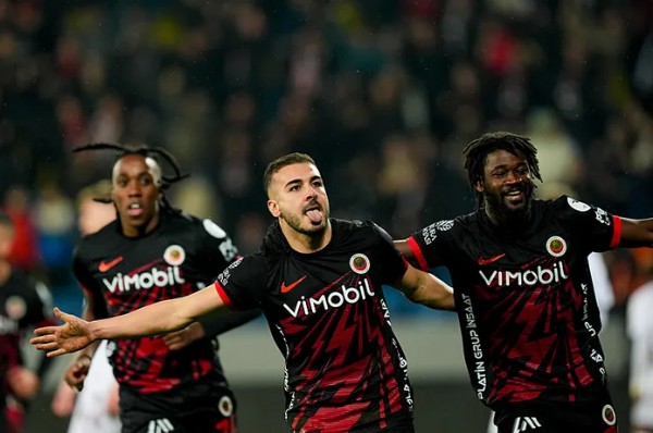 Trabzonspor deplasmanda takıldı! 7 gollü maçı Gençlerbirliği kazandı